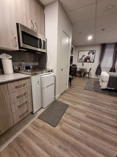 Standard Studio Suite | Private kitchen | Full-size fridge, microwave, stovetop, electric kettle