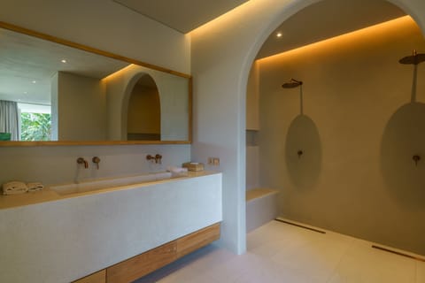 Luxury Villa | Bathroom