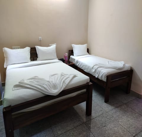 Deluxe Triple Room | Egyptian cotton sheets, premium bedding, desk, free WiFi