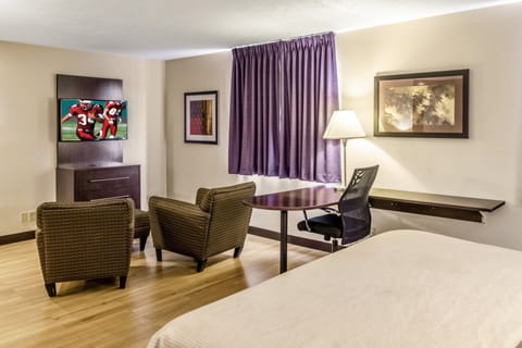 Suite, 1 King Bed, Non Smoking, Hot Tub | Blackout drapes, iron/ironing board, free cribs/infant beds, free WiFi