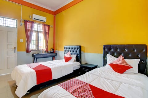 Deluxe Twin Room | Laptop workspace, free WiFi, bed sheets