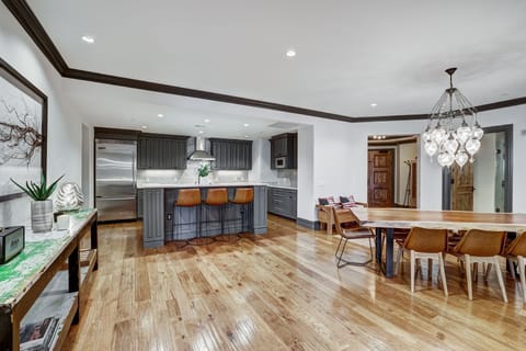 Condo, 3 Bedrooms | Dining