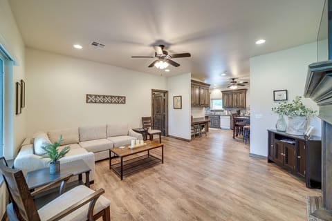 House (3 Bedrooms) | Interior