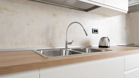 Apartment (1 Bedroom) | Private kitchen | Fridge, microwave, oven, stovetop