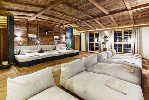 Couples treatment rooms, sauna, hot tub, steam room, Turkish bath