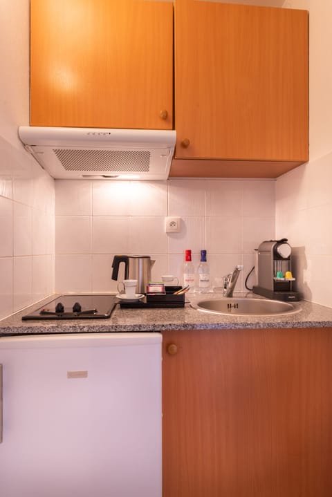 Fridge, microwave, electric kettle, cookware/dishes/utensils