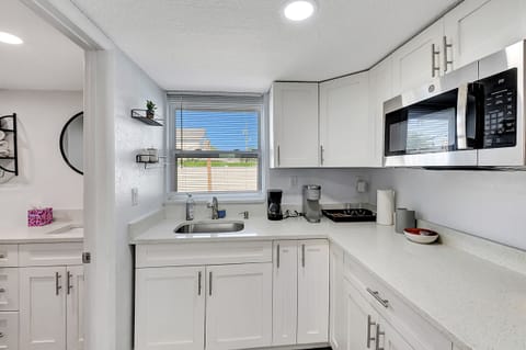 Studio, 1 Queen Bed, Patio, Garden View | Private kitchen | Fridge, microwave, coffee/tea maker, cookware/dishes/utensils