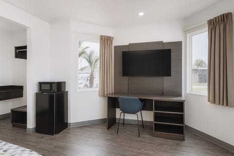 Desk, free WiFi, bed sheets