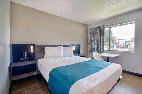 Deluxe Room, 1 Queen Bed, Non Smoking, Refrigerator & Microwave | Desk, laptop workspace, free WiFi, bed sheets