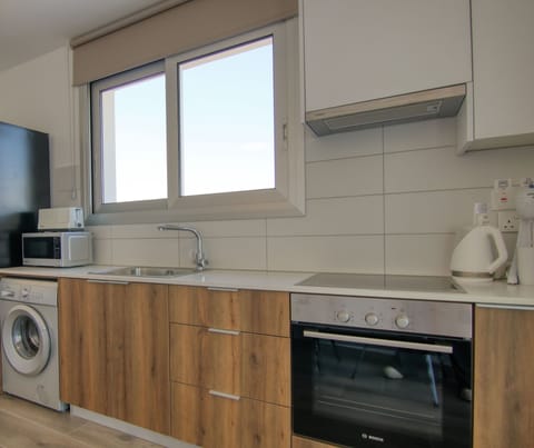 Luxury Apartment | Private kitchen | Full-size fridge, microwave, oven, coffee/tea maker