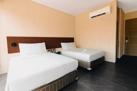 Deluxe Double or Twin Room | In-room safe, blackout drapes, iron/ironing board, free WiFi