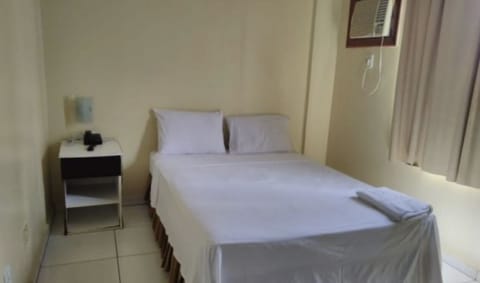 Standard Single Room | Iron/ironing board, bed sheets