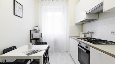 Apartment (1 Bedroom) | Private kitchen | Fridge, microwave, oven, stovetop