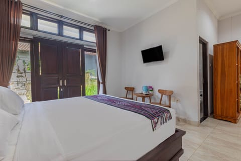 Deluxe Double Room | Individually decorated, individually furnished, desk, laptop workspace