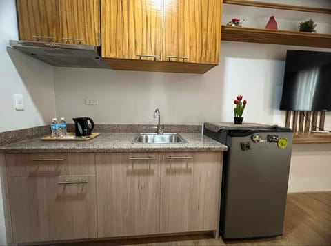 Standard Condo | Private kitchen | Full-size fridge, electric kettle, cookware/dishes/utensils