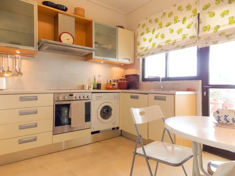 Panoramic Apartment | Private kitchen | Fridge, oven, stovetop, dishwasher