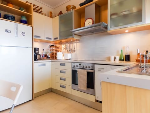 Panoramic Apartment | Private kitchen | Fridge, oven, stovetop, dishwasher