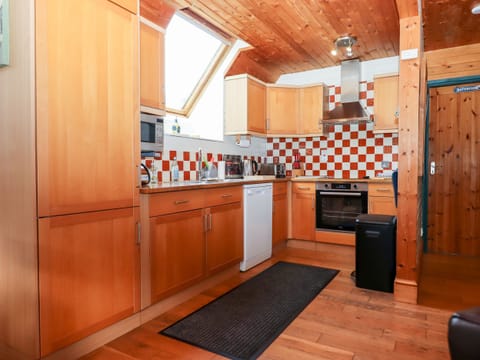 Fridge, dishwasher, electric kettle, cookware/dishes/utensils