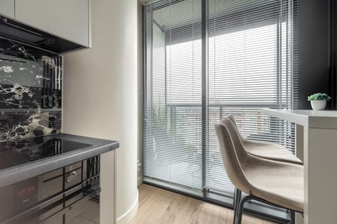 Fridge, stovetop, dishwasher, electric kettle