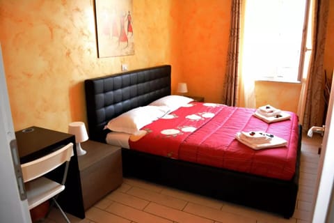 Basic Double or Twin Room | Desk, soundproofing, iron/ironing board, free WiFi