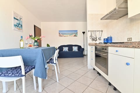 Standard Apartment | Private kitchen | Full-size fridge, microwave, oven, stovetop