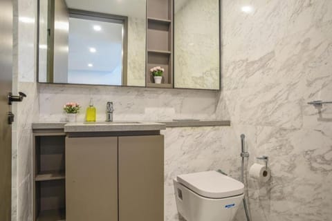 Exclusive Room | Bathroom | Jetted tub, rainfall showerhead, free toiletries, hair dryer