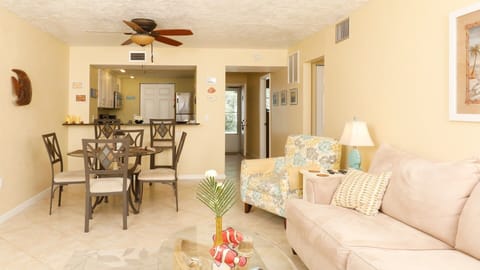 Condo, 2 Queen Beds, Patio (LD9141-102) | Living area