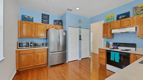 House, Multiple Beds, Balcony, Ocean View (LRW503) | Private kitchen | Fridge, microwave, oven, stovetop