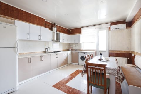 Luxury Apartment | Private kitchen | Full-size fridge, microwave, stovetop, electric kettle