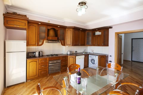 Premium Apartment | Private kitchen | Full-size fridge, microwave, stovetop, electric kettle