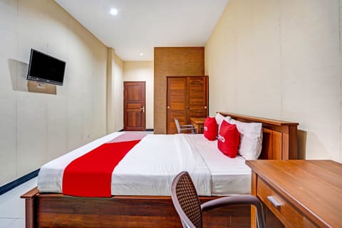 Deluxe Double Room | Laptop workspace, free WiFi, bed sheets