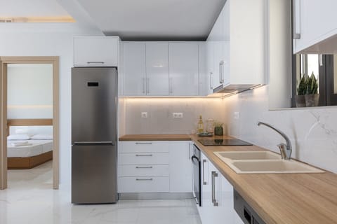 Nerea | Private kitchen | Full-size fridge, oven, espresso maker, coffee/tea maker