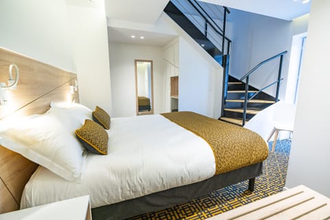 Deluxe Duplex | 1 bedroom, minibar, in-room safe, laptop workspace