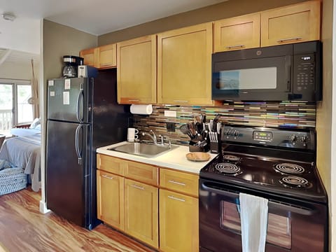 Studio Suite, 1 Queen Bed, Balcony | Private kitchen | Fridge, microwave, oven, stovetop