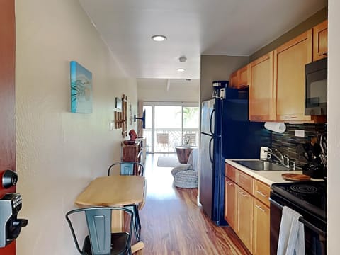 Studio Suite, 1 Queen Bed, Balcony | Private kitchen | Fridge, microwave, oven, stovetop