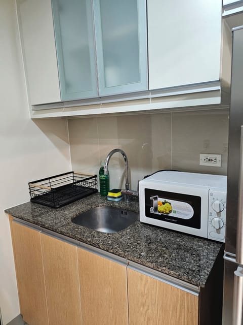 Executive Apartment, 2 Bedrooms, Balcony, City View | Private kitchen | Fridge, microwave, stovetop, electric kettle