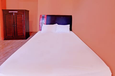 Standard Double Room | Desk, laptop workspace, free WiFi, bed sheets