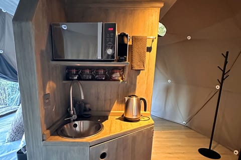 Hever - No Hot Tub | Private kitchen | Electric kettle