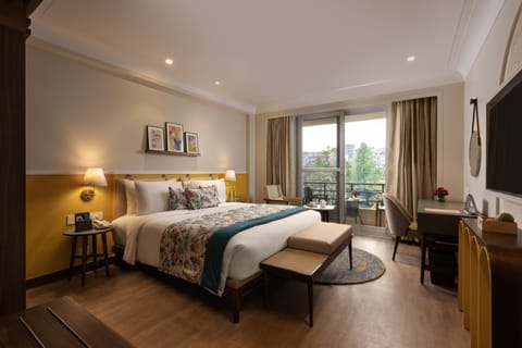 One Bedroom Royal Apartment | Premium bedding, minibar, in-room safe, desk