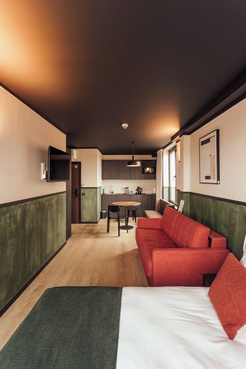 Superior Studio | Iron/ironing board, cribs/infant beds, free WiFi, bed sheets