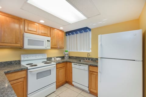 Condo, 2 Bedrooms, 2 Bathrooms | Private kitchen | Full-size fridge, microwave, oven, stovetop