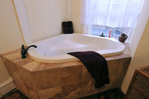 Jetted tub