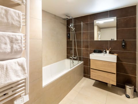 Shower, hydromassage showerhead, hair dryer, towels