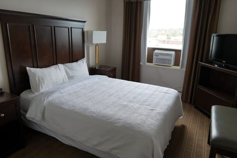 City Room, 1 Double Bed | Desk, iron/ironing board, free cribs/infant beds, rollaway beds