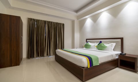 Premium Double or Twin Room, Balcony | In-room safe, desk, iron/ironing board, bed sheets