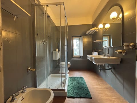 Deep soaking tub, designer toiletries, hair dryer, bidet