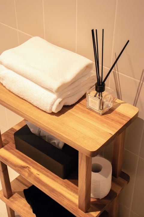 Junior Suite | Bathroom | Free toiletries, hair dryer, towels