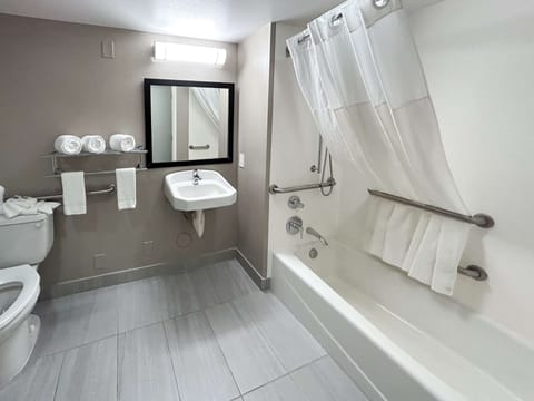 Standard Room, 2 Queen Beds, Accessible, Non Smoking | Accessible bathroom