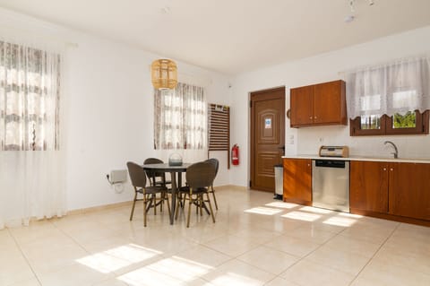 Villa, 2 Bedrooms, Mountain View | In-room dining