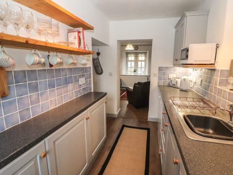 Dishwasher, cookware/dishes/utensils